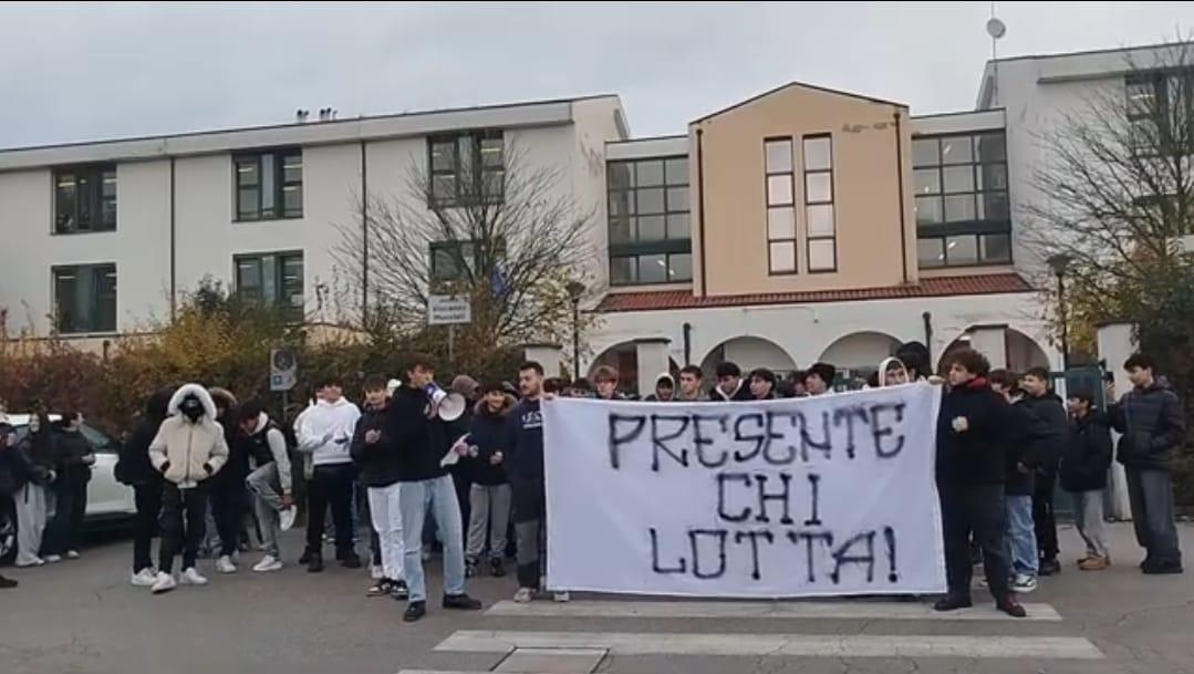 Sciopero al Bassi-Burgatti di Cento ma la protesta non fa presa tra gli studenti
