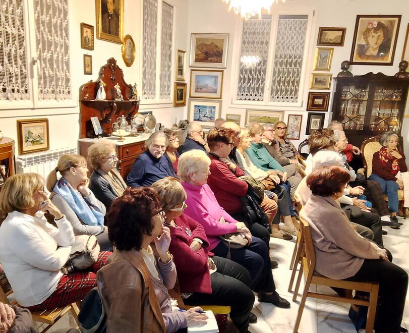 A Livorno c'è una prof che fa incontri letterari nel salotto di casa: «Per incontrarsi e parlare di cultura»