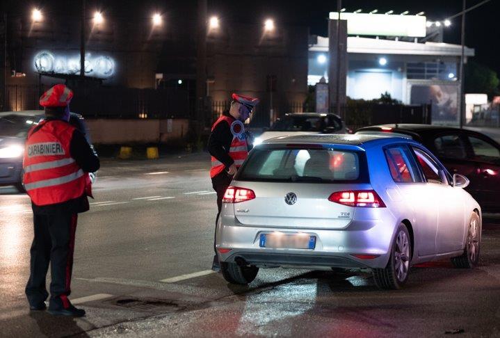 Lucca, rubavano le chiavi di casa nelle auto per svaligiare le abitazioni