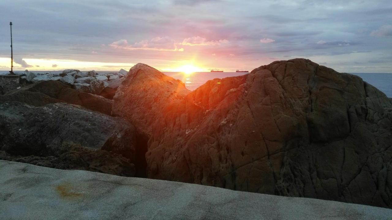 Livorno e le sue geometrie al tramonto. Grazie ad Alessandro Renai