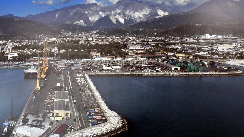 Una veduta dello scalo carrarese