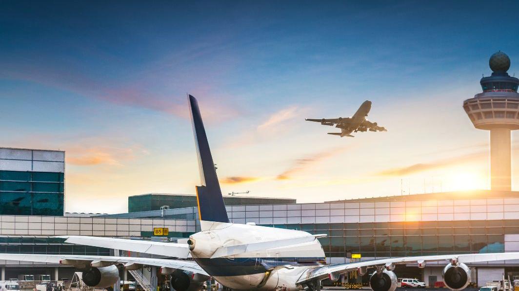 Caro-voli a Natale: aumenti record per volare da e per la Sardegna