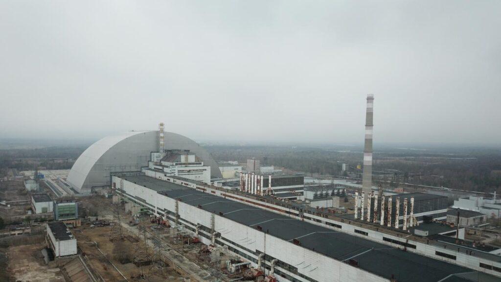 Chernobyl, l’allarme dell’Aiea: «Lo scudo protettivo della centrale non blocca più le radiazioni»