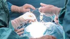 Un intervento in sala operatoria (foto d’archivio)