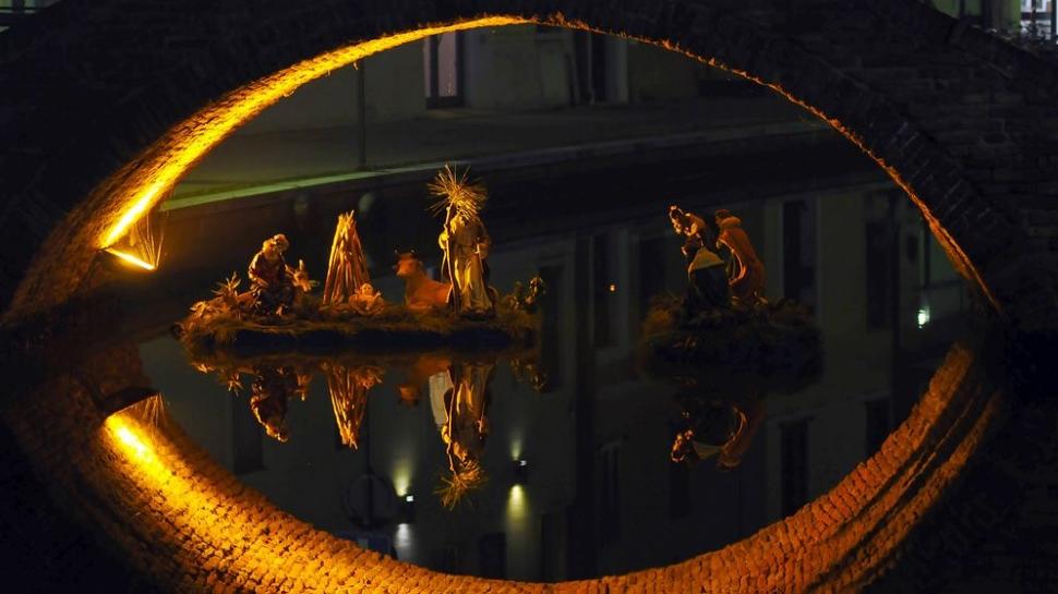 Il Natale illumina Comacchio. Videomapping, presepi sull’acqua, pista del ghiaccio e luci: quando