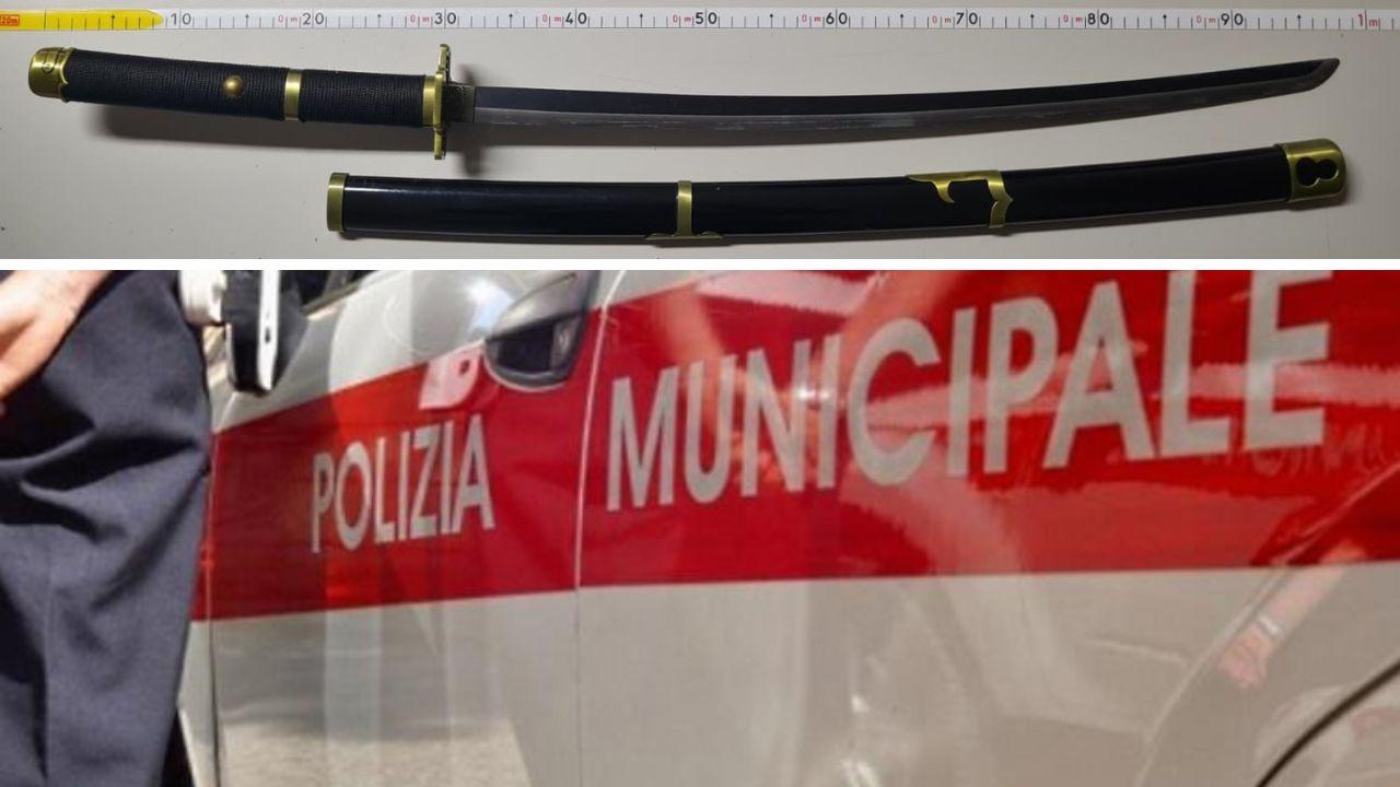 La katana recuperata dalla polizia locale 
