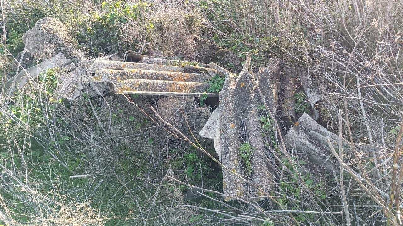 Soldi per eliminare l’amianto nell’Oristanese, il piano regionale non convince