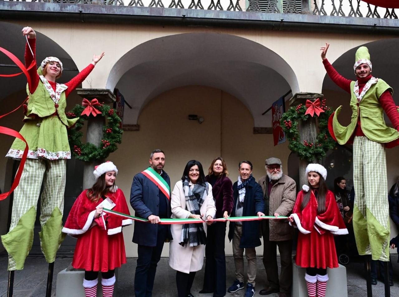Lucca, aperta la Fabbrica del Natale in centro