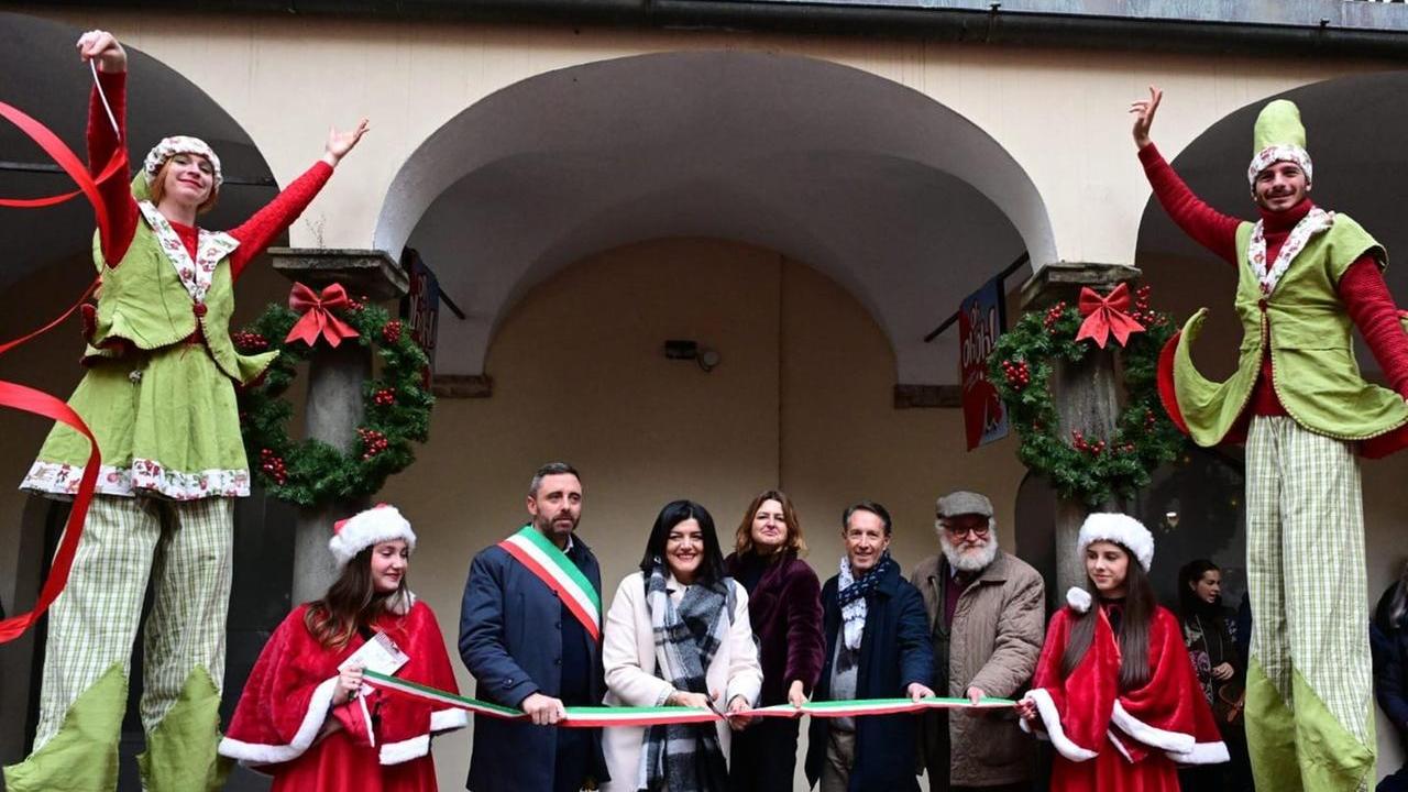 Lucca, aperta la Fabbrica del Natale in centro
