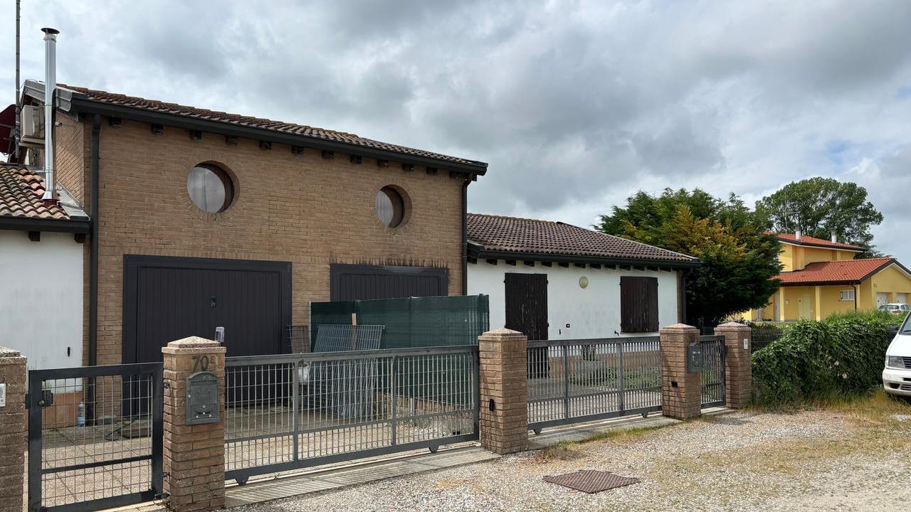 Cadavere della madre avvolto nel cellophane e nascosto, il figlio verso il patteggiamento