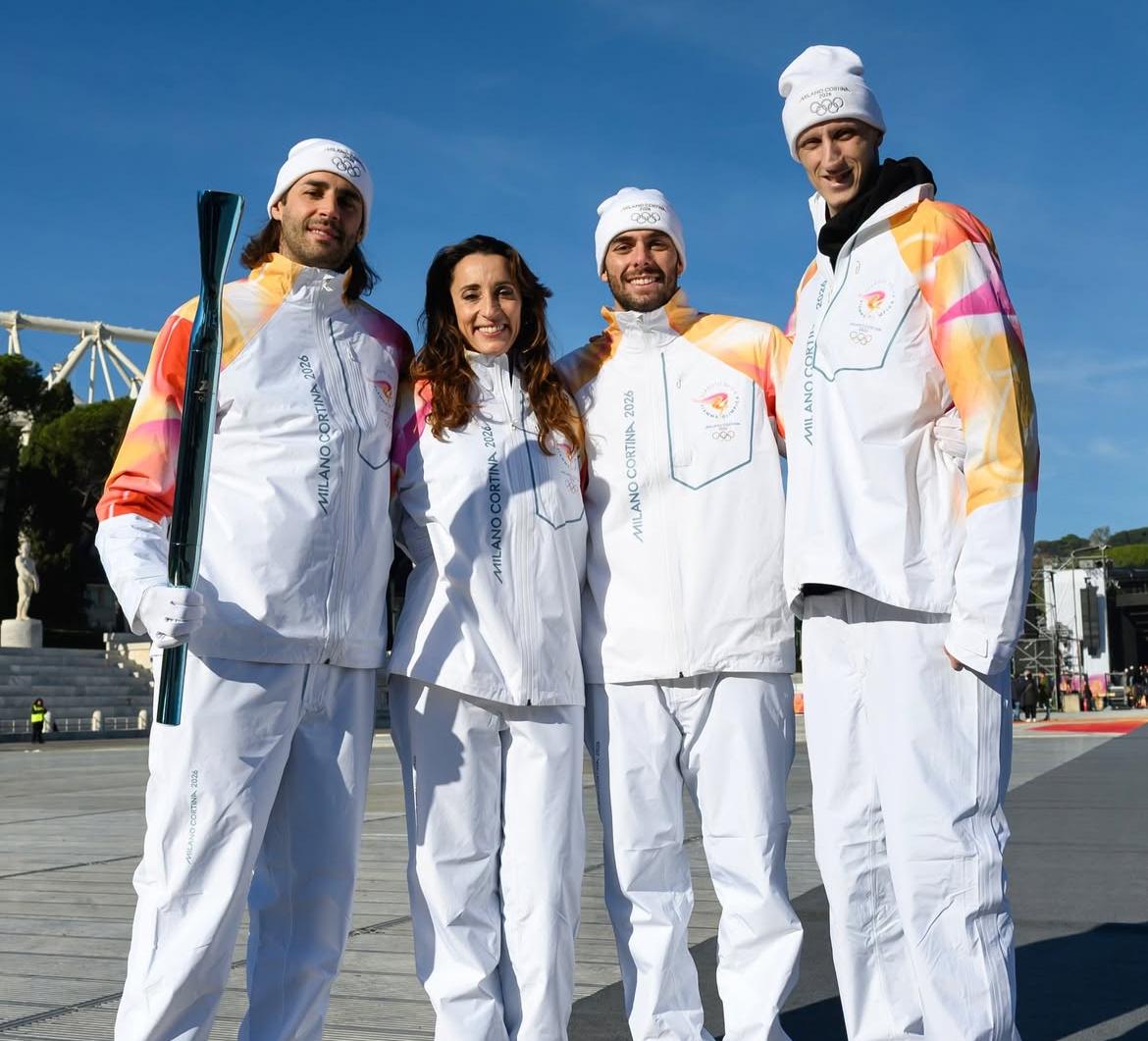 La Fiamma olimpica lascia Roma: da Paltrinieri a Polonara la staffetta con i tedofori italiani