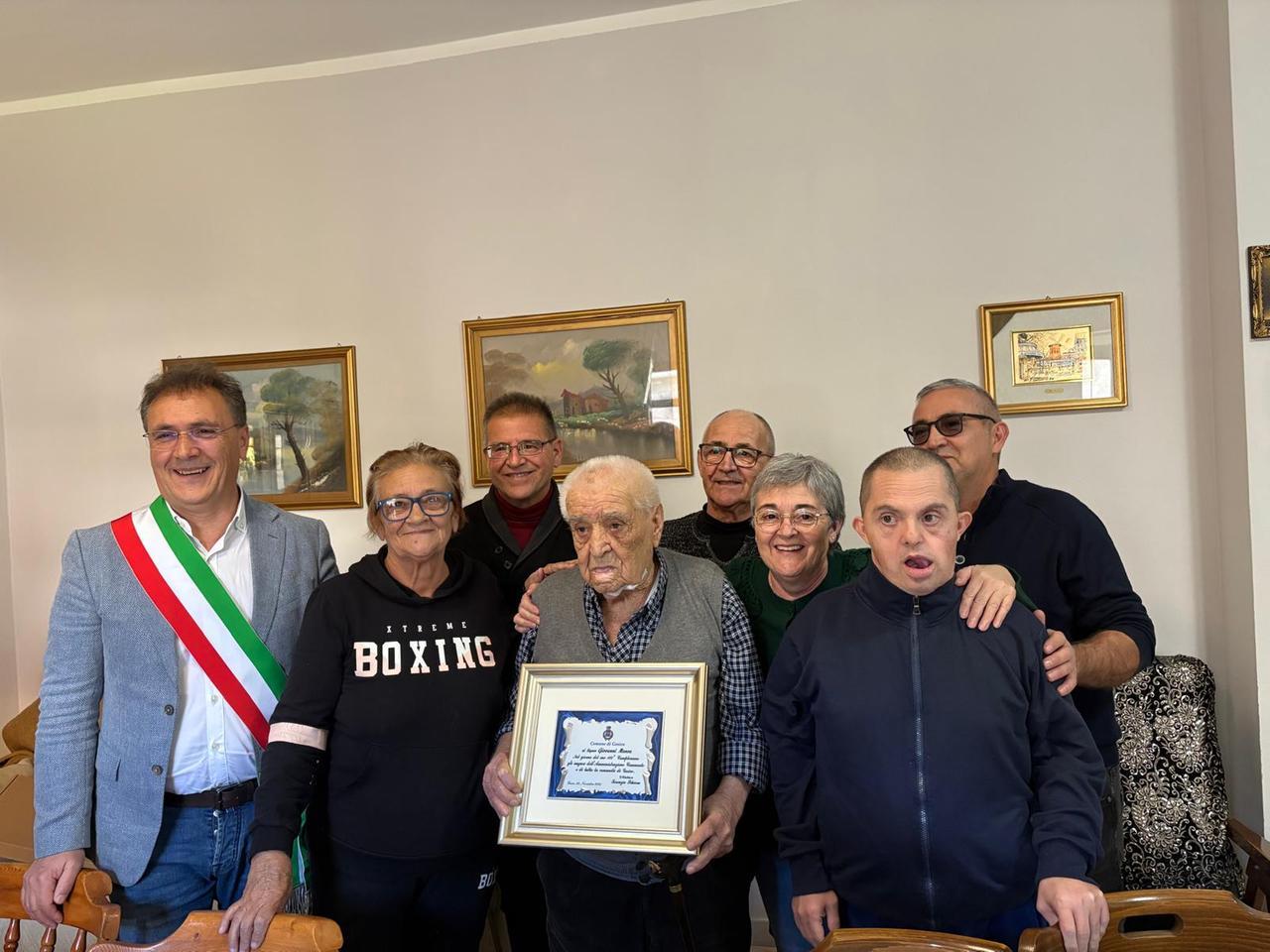 Trexenta in festa per i cento anni di Giovanni Manca, poco tempo fa affrontò due malviventi in casa