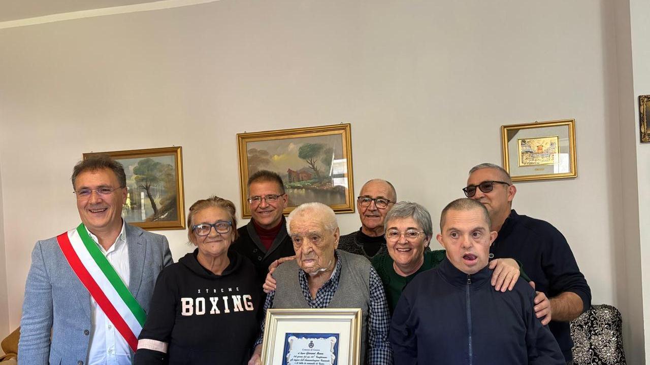 Trexenta in festa per i cento anni di Giovanni Manca, poco tempo fa affrontò due malviventi in casa