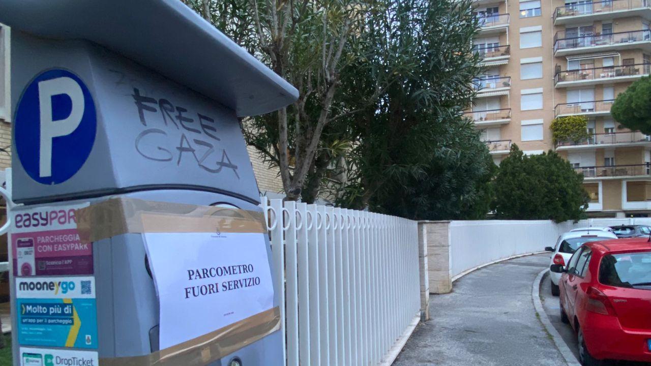 Livorno, nuovo piano della sosta in 23 strade: “lettera” in via Montebello, via 600 posti blu nelle Zsc – Cosa cambia