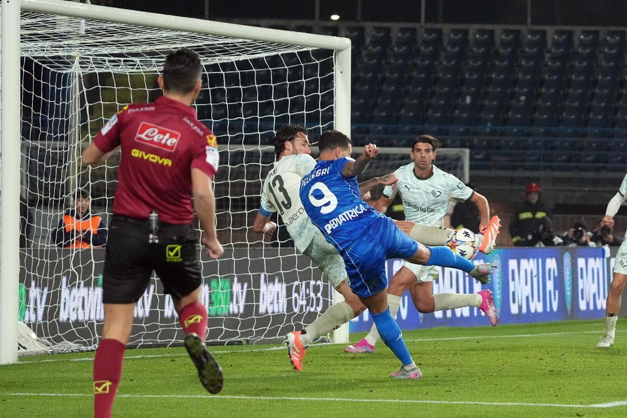 
	Il&nbsp; salvataggio di Bani su Pellegri che ha deciso la partita (foto Nucci)

