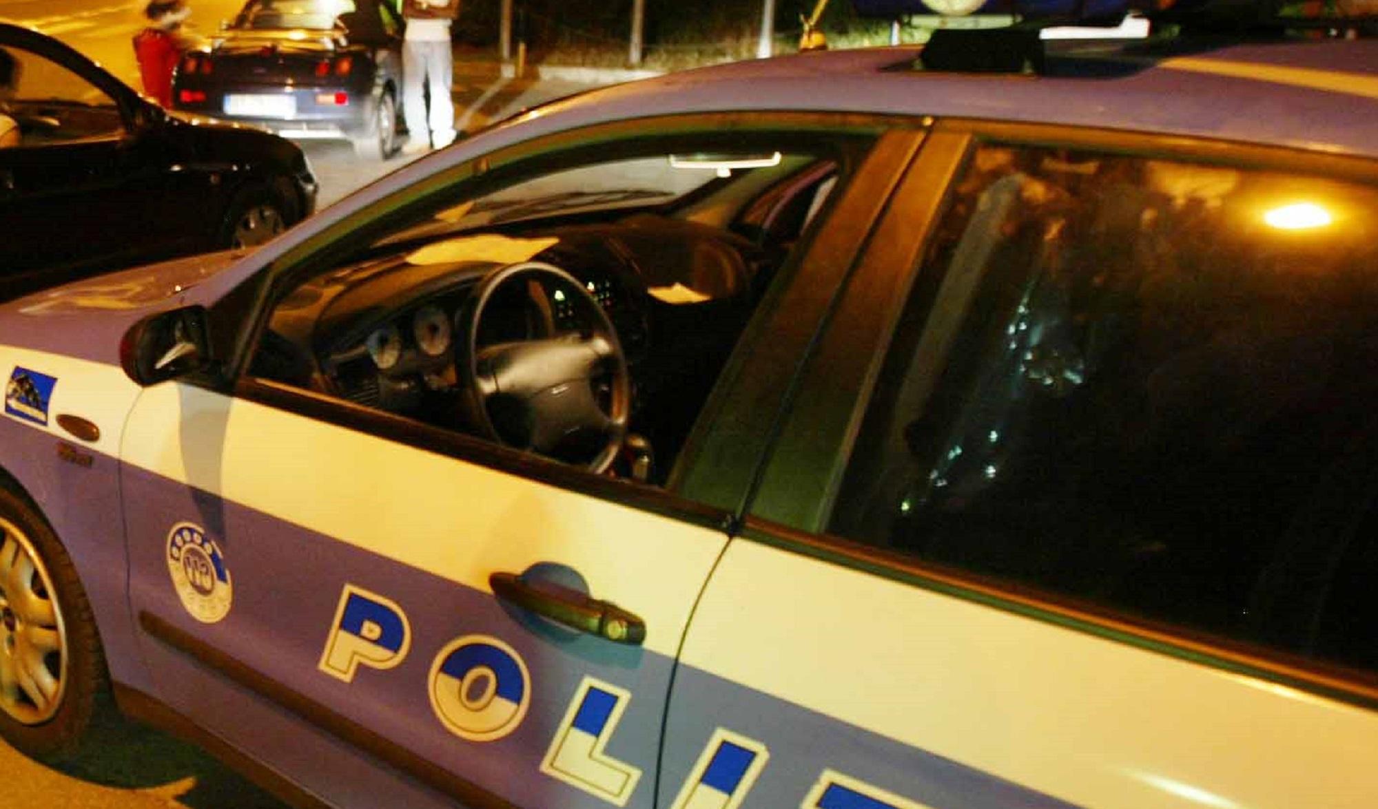 Una volante della polizia di Stato (foto d'archivio)