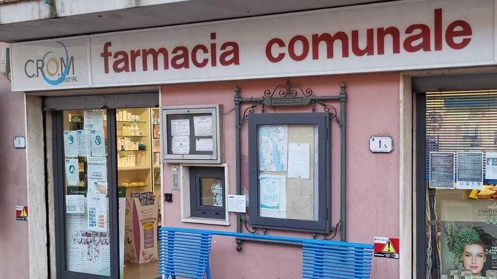 L'esterno di una farmacia