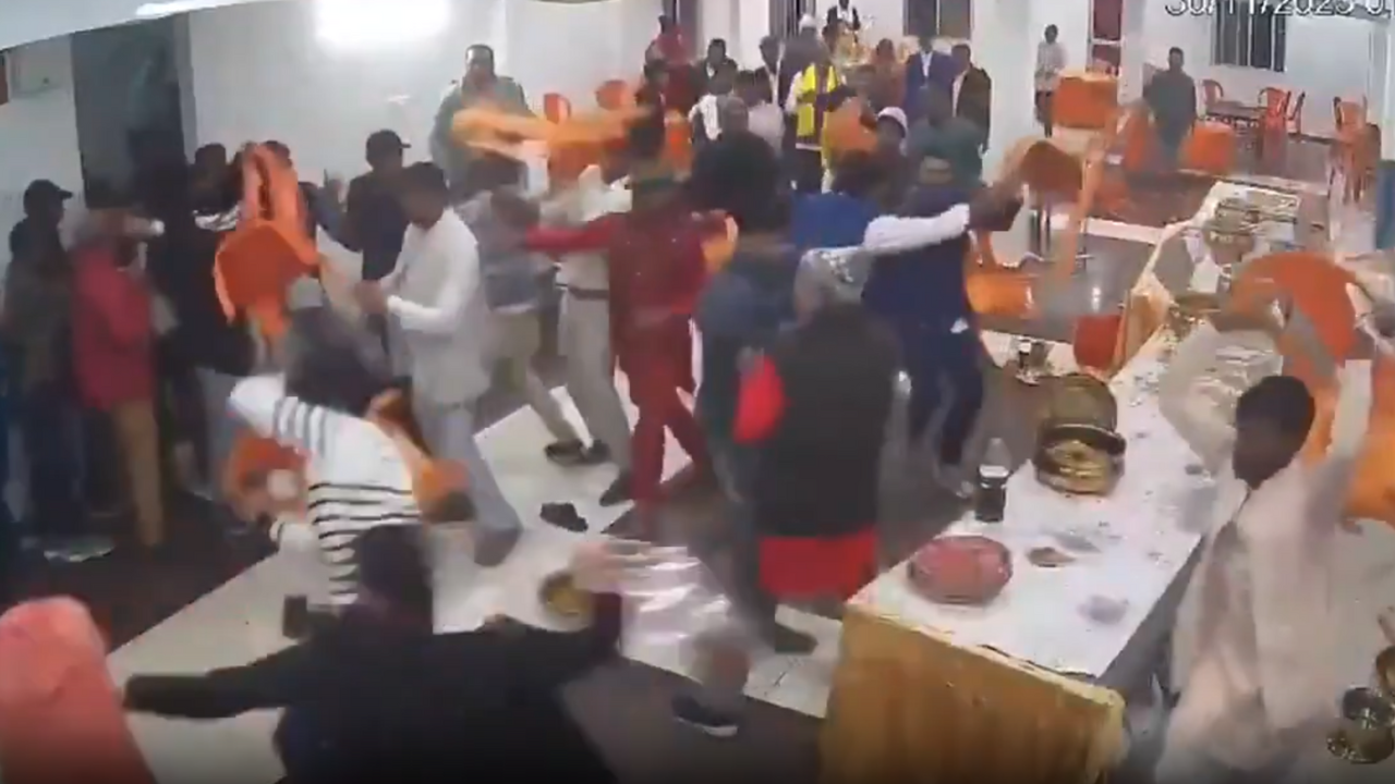 Finisce il dolce al matrimonio e scatta la rissa – GUARDA IL VIDEO