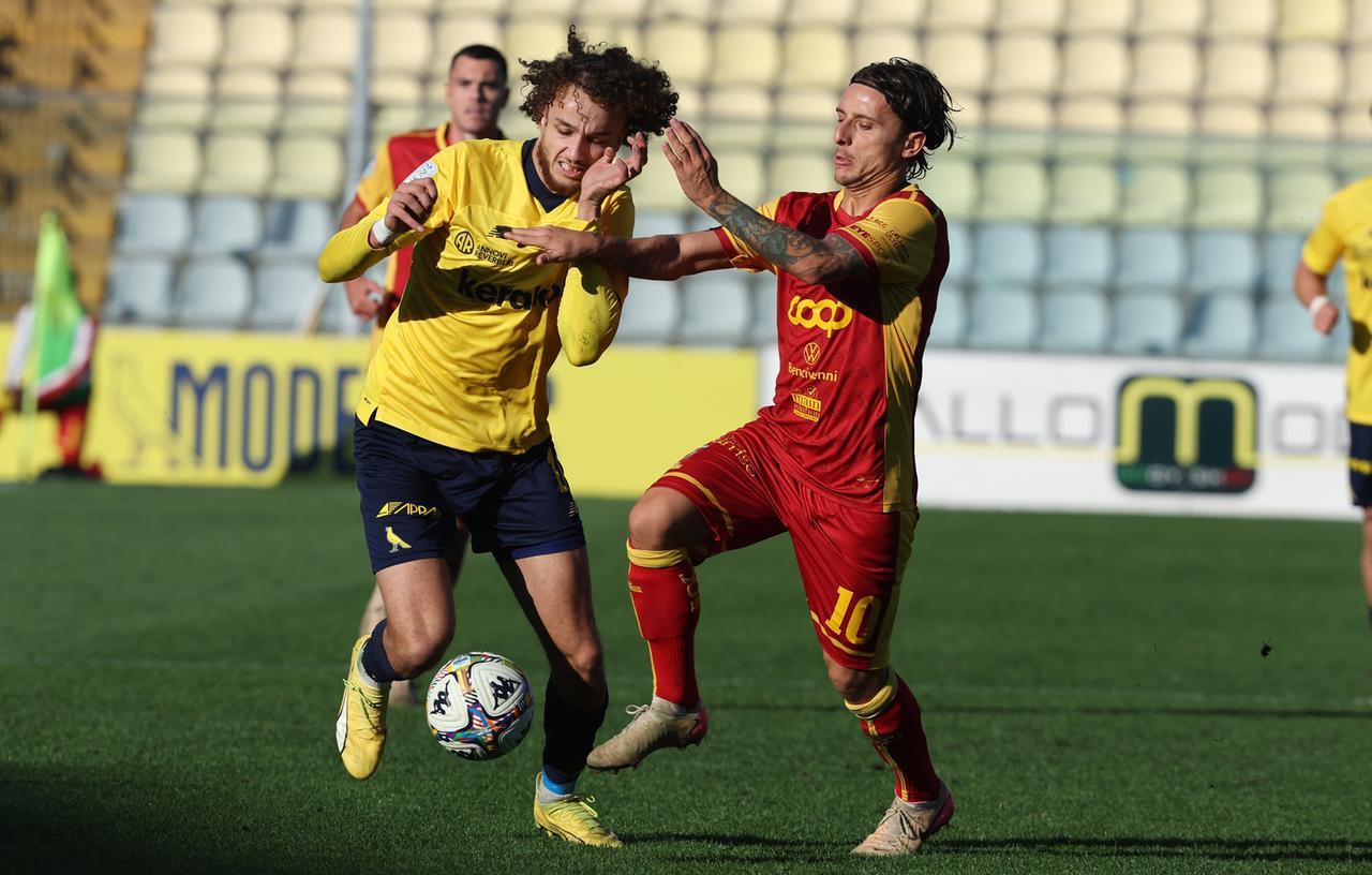 
	Massolin in duello con Petriccione in Modena-Catanzaro

