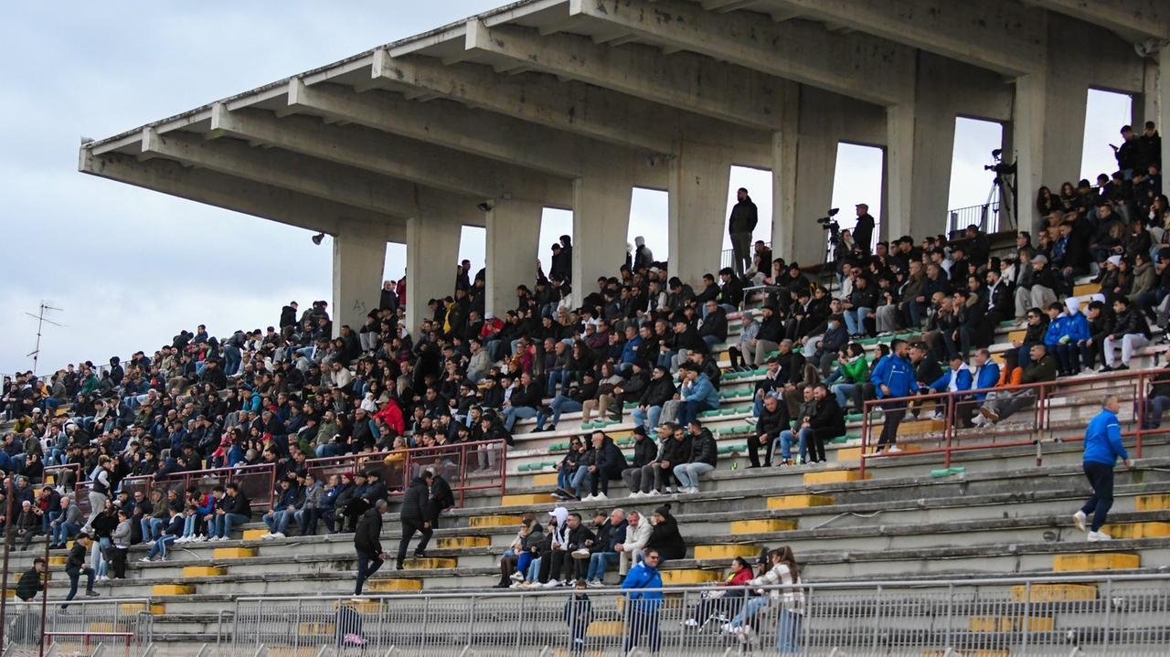 Grande festa sugli spalti per il derby ritrovato dopo 40 anni