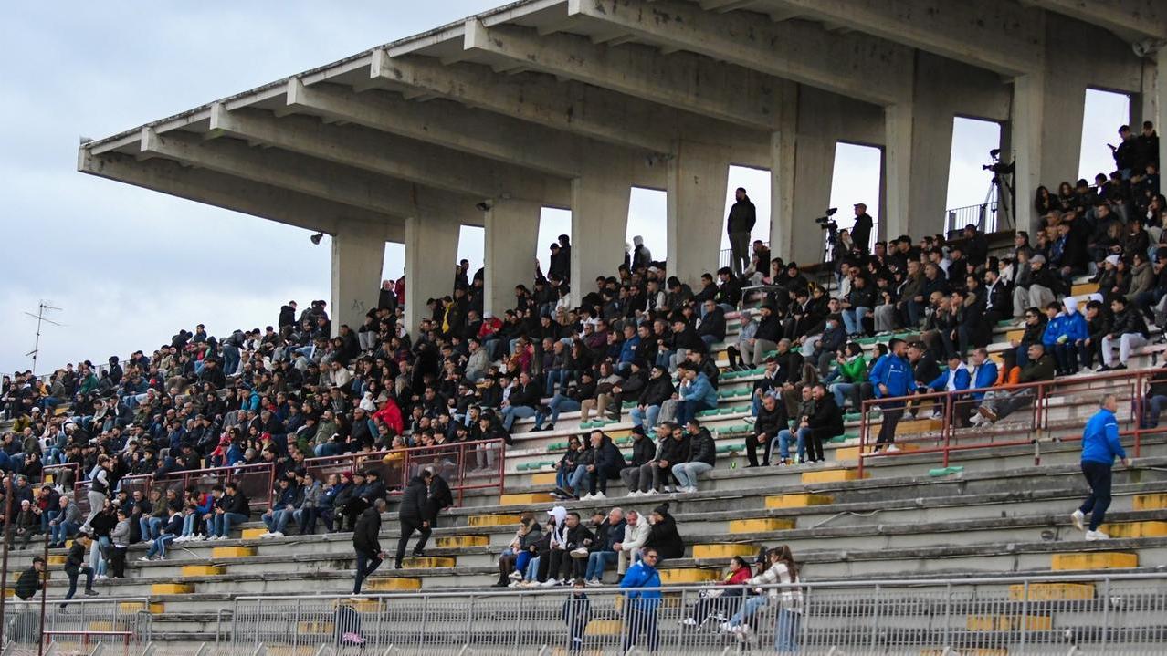 Grande festa sugli spalti per il derby ritrovato dopo 40 anni