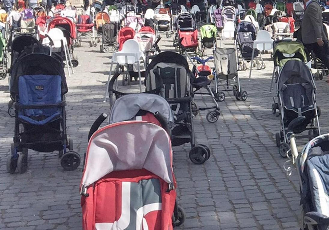 L’esercito dei Passeggini vuoti in marcia contro l’assenza di pediatri nell’Oristanese