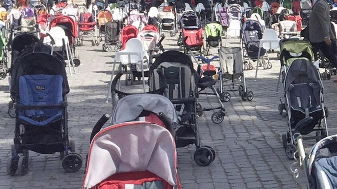 L’esercito dei Passeggini vuoti in marcia contro l’assenza di pediatri nell’Oristanese