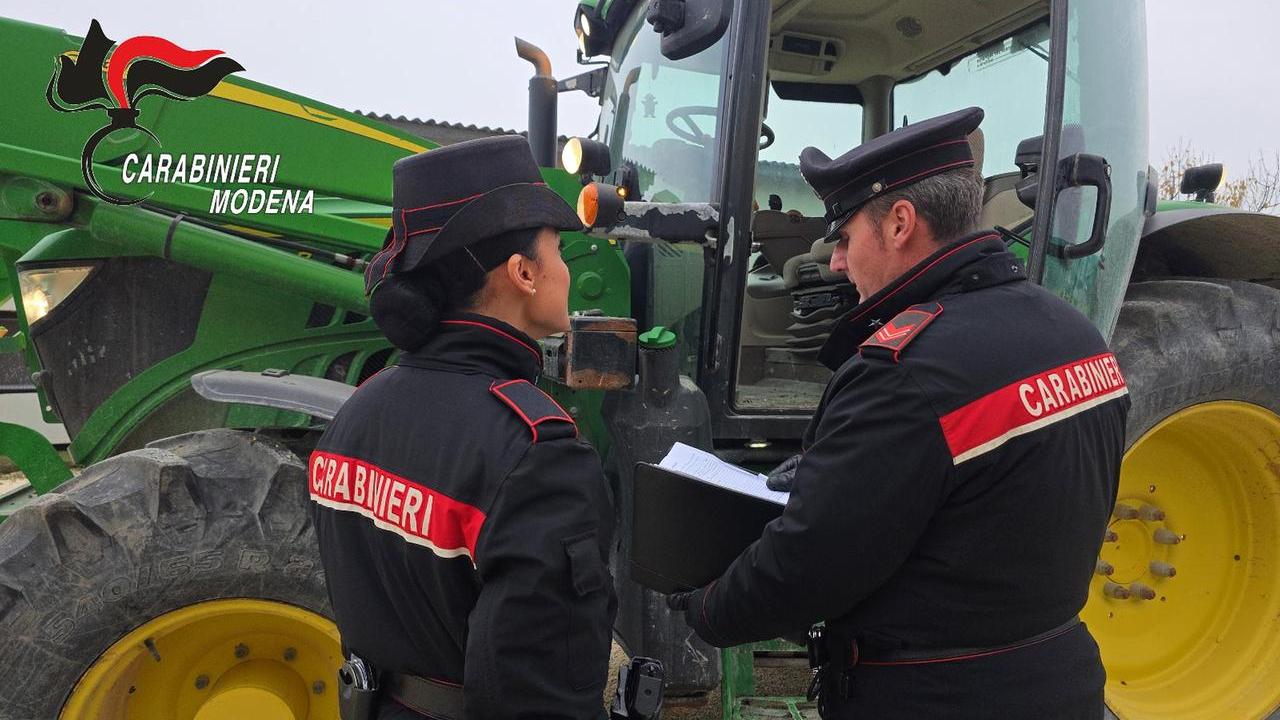Furti di trattori: i carabinieri arrestano la banda. I mezzi agricoli erano destinati all’Albania