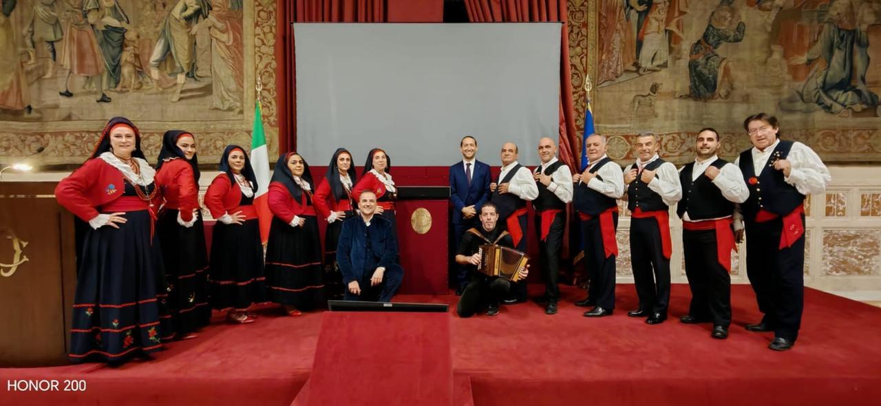 Le tradizioni galluresi a Montecitorio: applausi per il gruppo folk Lungoni – VIDEO