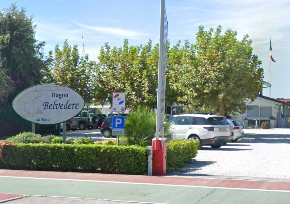 
	L'ingresso del bagno Belvedere a Forte dei Marmi (foto d&rsquo;archivio)

