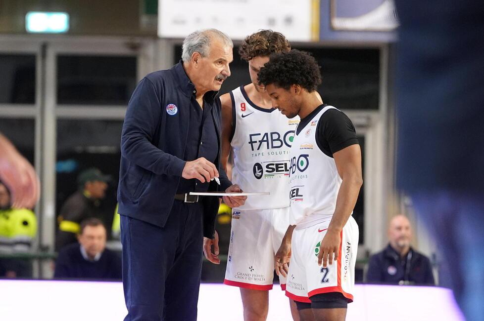 Coach Sacchetti durissimo dopo la vittoria della Fabo Montecatini di corto muso. «Da sistemare la testa»