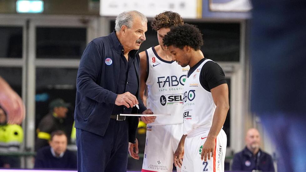 Coach Sacchetti durissimo dopo la vittoria della Fabo Montecatini di corto muso. «Da sistemare la testa»