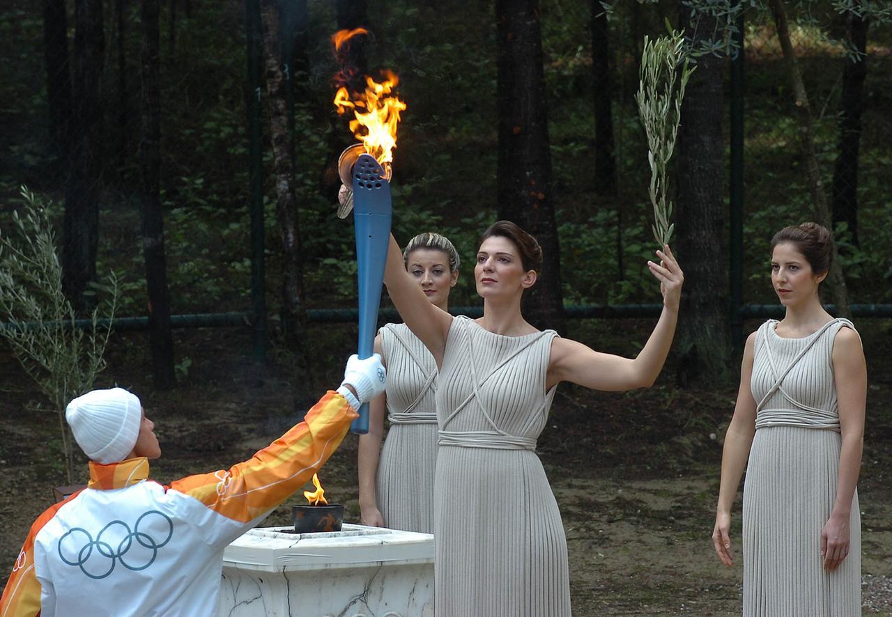 La fiamma olimpica arriva in città: tra i tedofori anche due campioni