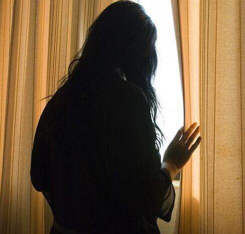 Ferrara, immagini intime sui social a relazione finita: «Ha distrutto la mia vita»