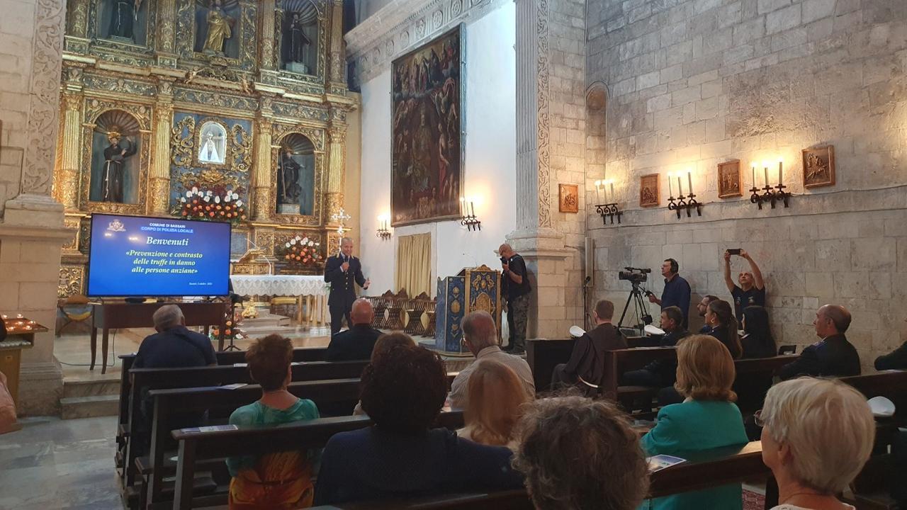 La polizia locale di Sassari contro le truffe agli anziani