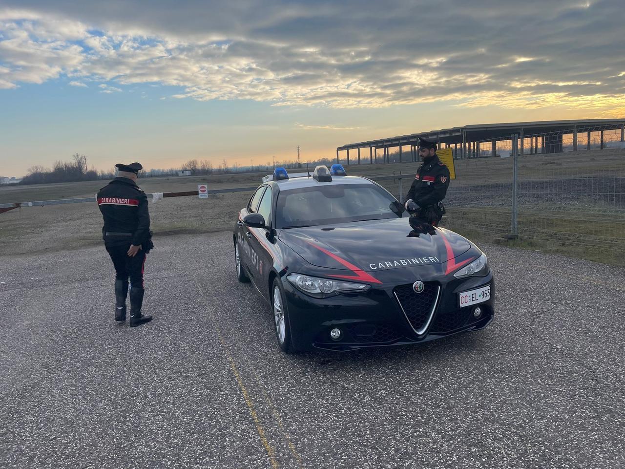 Scoperta una maxi discarica abusiva di scorie di acciaieria: 9 indagati nella Bassa tra imprenditori, professionisti e funzionari dell’Arpae. Ecco dove si trova