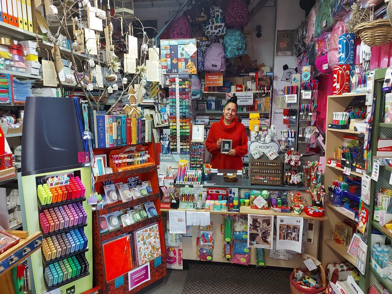 
	Giorgia Malagoli nella sua cartoleria

