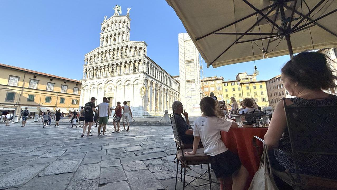 Piazza San Michele a Lucca (foto d'archivio)