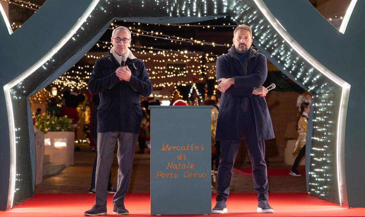 Natale a Porto Cervo, inaugurato in piazza il mercatino
