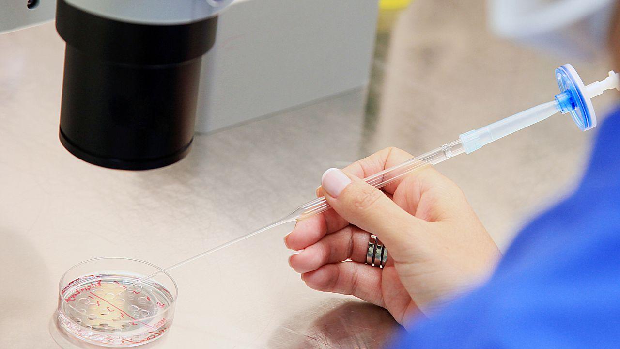 Quasi 200 bambini nati da un donatore sperma a rischio cancro: alcuni sono già morti