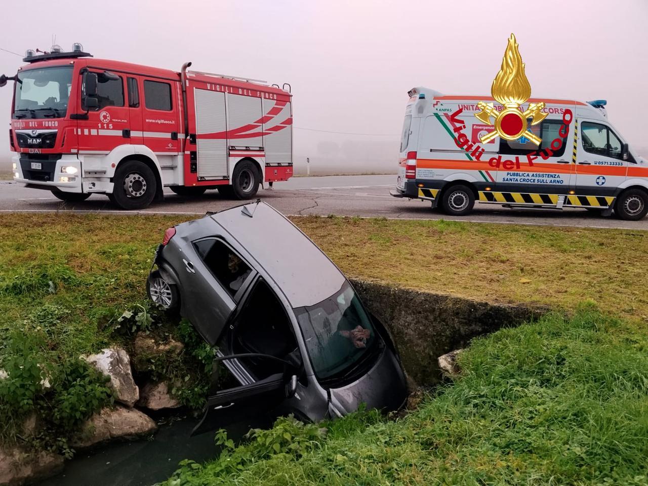
	La macchina finita nel canale dopo il tamponamento

