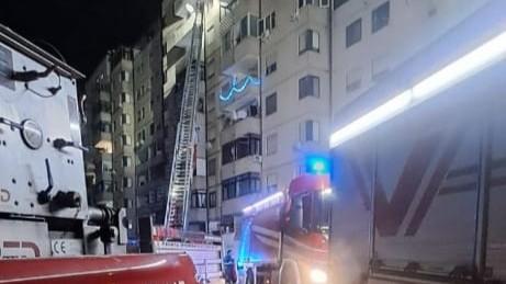 Chiede soldi alla compagna, lei si rifiuta e lui dà fuoco alla casa: arrestato