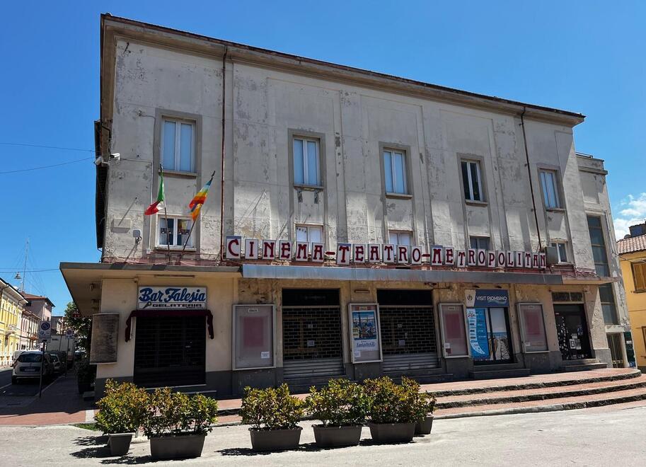 
	Il cinema-teatro Metropolitan di Piombino

