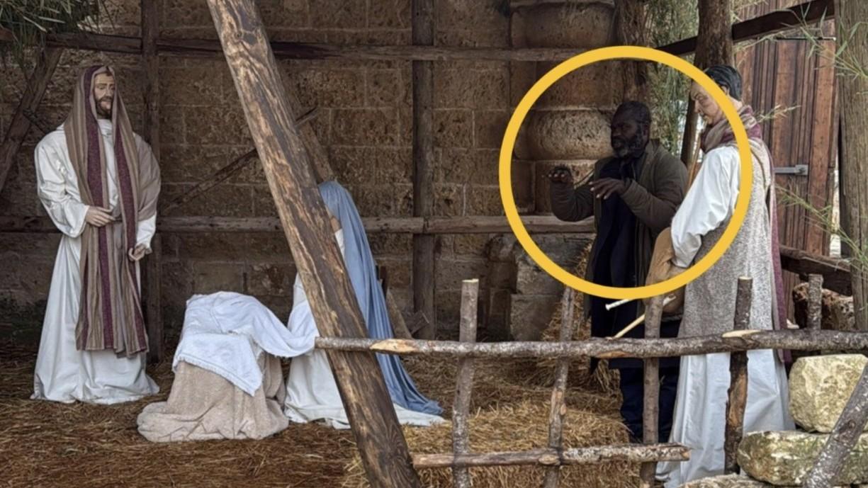 Latitante si finge statua del presepe per nascondersi ma il sindaco lo riconosce: arrestato