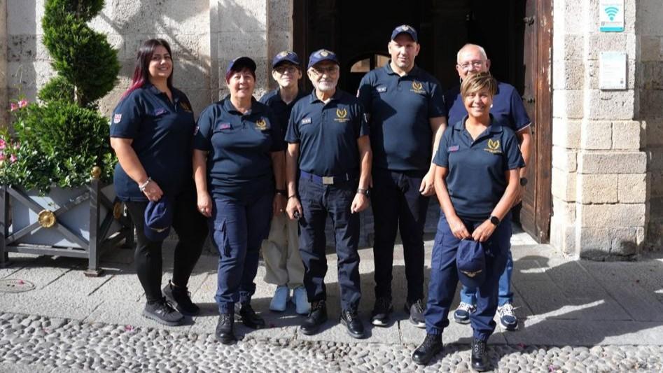 Sotto l’albero arriva la solidarietà: al via la raccolta natalizia delle Guardie zoofile per i canili di Sassari