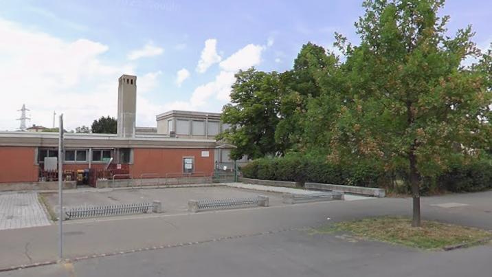 Riapre la scuola Giovanni XXIII, ma la protesta rimane: «Ci sono ancora topi»