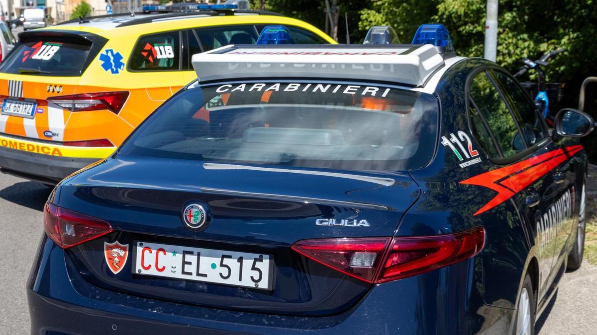 Prende a colpi di bastone il figlio di tre anni, la violenza a Ferrara