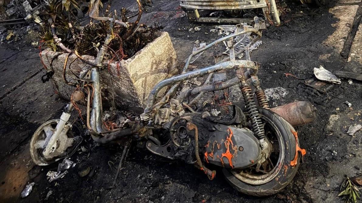 Un’altra notte di terrore a Sassari, sesto attentato incendiario nel cortile di largo Budapest: residenti disperati