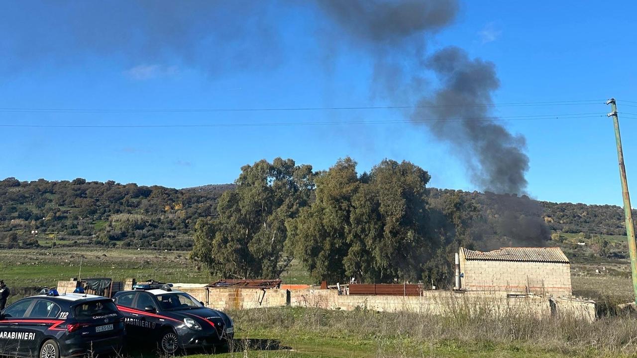 Danno fuoco a un cumulo di rifiuti, tre persone arrestate