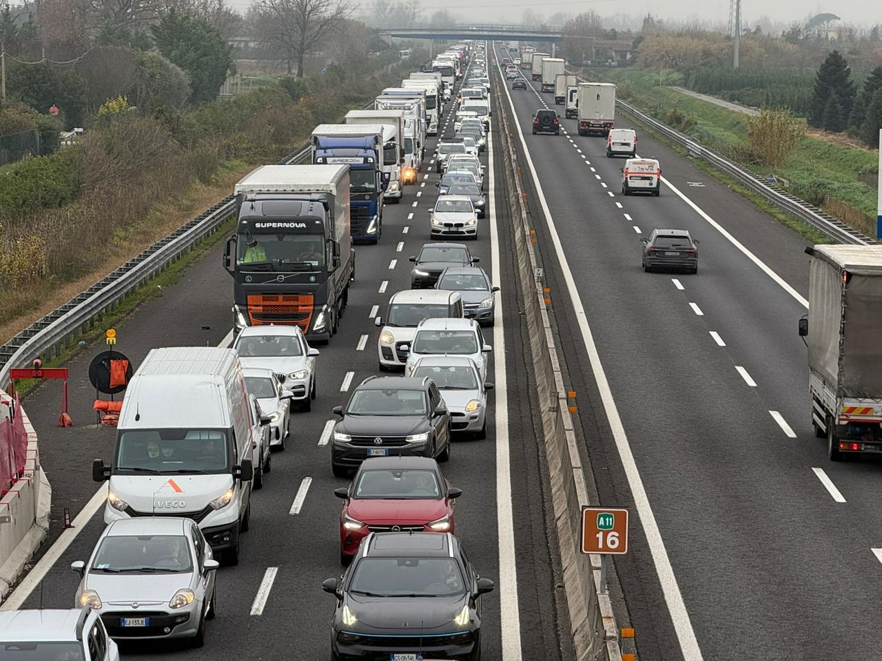 
	La coda sull'autostrada Firenze-Mare (foto Nucci)

